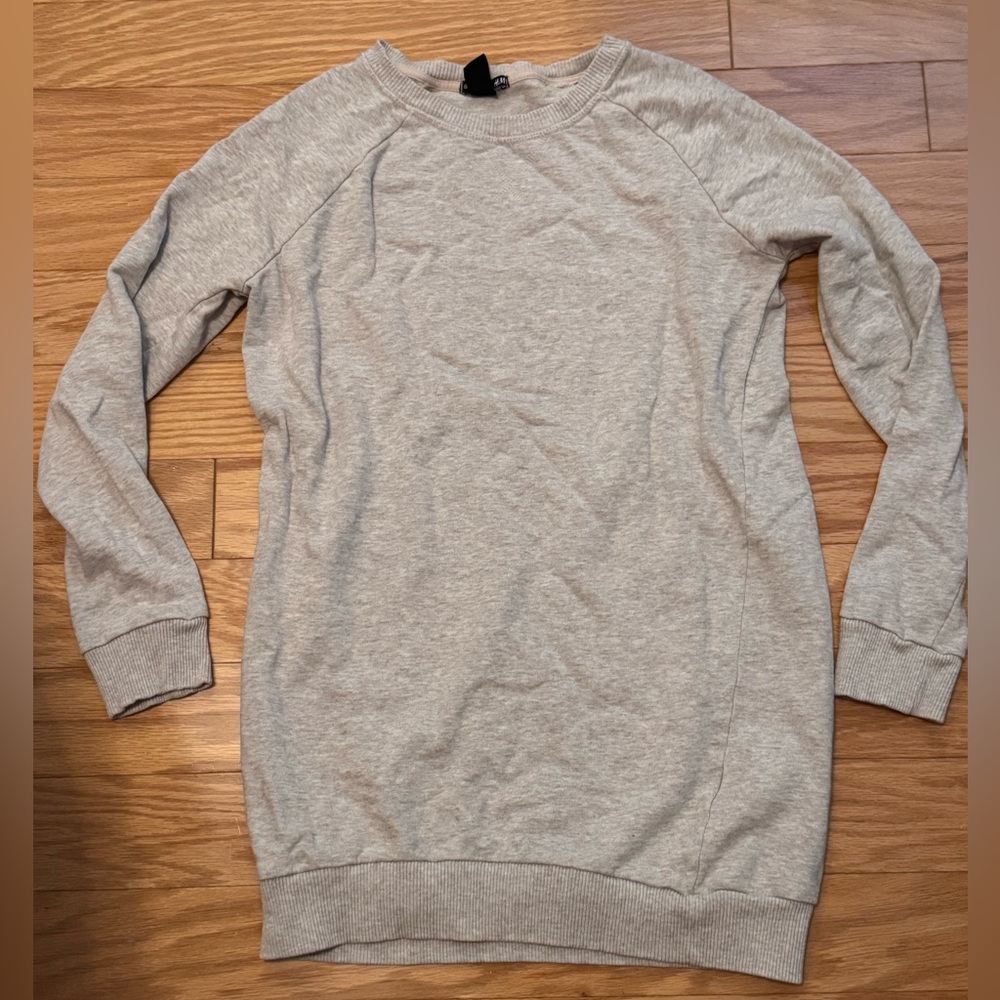 H&M 100% Cotton Soft Beige long sleeve sweatshirt with longer body length